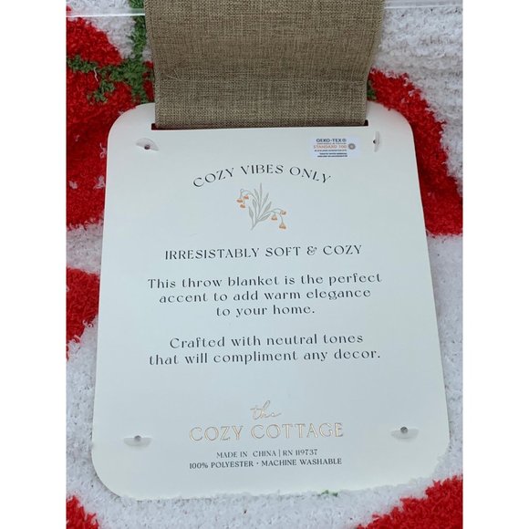 The Cozy Cottage Knitted Throw Strawberry